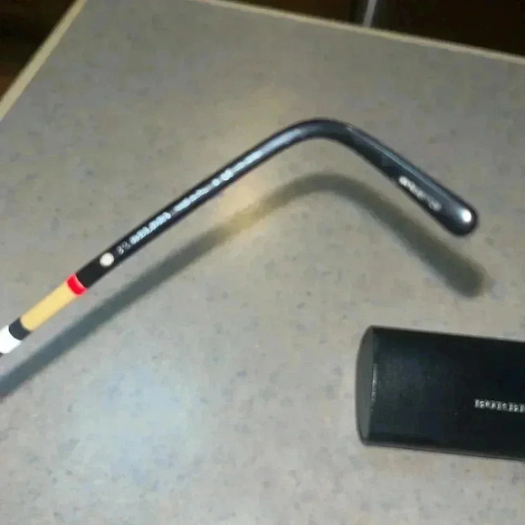 Authentic BURBERRY SUNGLASSES Burberry Black Cat Eye Sunglasses and hard case - Picture 10 of 10